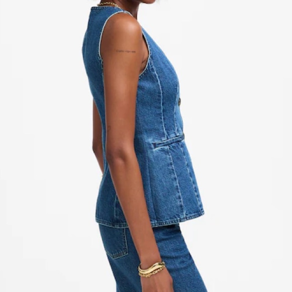 *NWT* Madewell Denim Vest
💙make an offer💙 - Picture 4 of 8